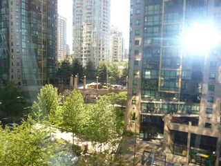 Photo 20: 613 1333 W GEORGIA Street in Vancouver: Coal Harbour Condo for sale in "Qube" (Vancouver West)  : MLS®# V1024937