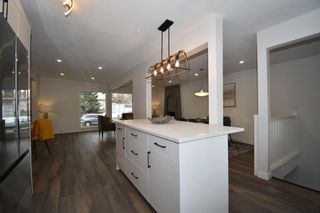 Photo 12: 206 Oakmoor Place SW in Calgary: Oakridge Detached for sale : MLS®# A2034491