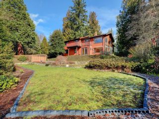 Photo 1: 1745 Barrett Dr in North Saanich: NS Dean Park House for sale : MLS®# 955285