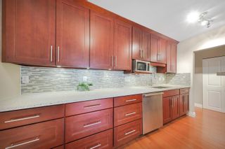 Photo 9: 211 2025 W 2ND Avenue in Vancouver: Kitsilano Condo for sale in "THE SEABREEZE" (Vancouver West)  : MLS®# R2754995