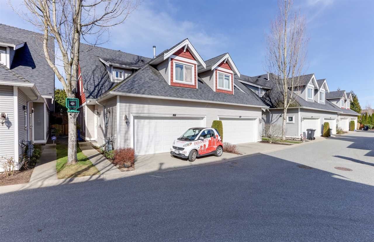 Main Photo: 29 19977 71 Avenue in Langley: Willoughby Heights Townhouse for sale in "Sandhill Village" : MLS®# R2549163