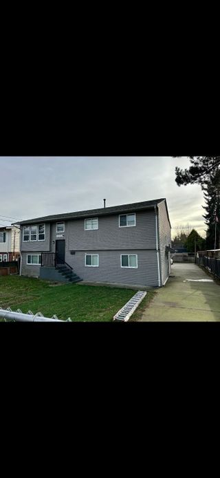 Photo 1: 17430 64 Avenue in Surrey: Cloverdale BC House for sale (Cloverdale)  : MLS®# R2847721