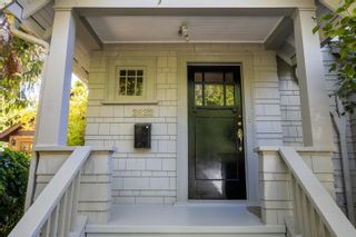 Photo 2: 2622 W 11 Avenue in Vancouver: Kitsilano House for sale in "Kitsilano" (Vancouver West)  : MLS®# R2722893