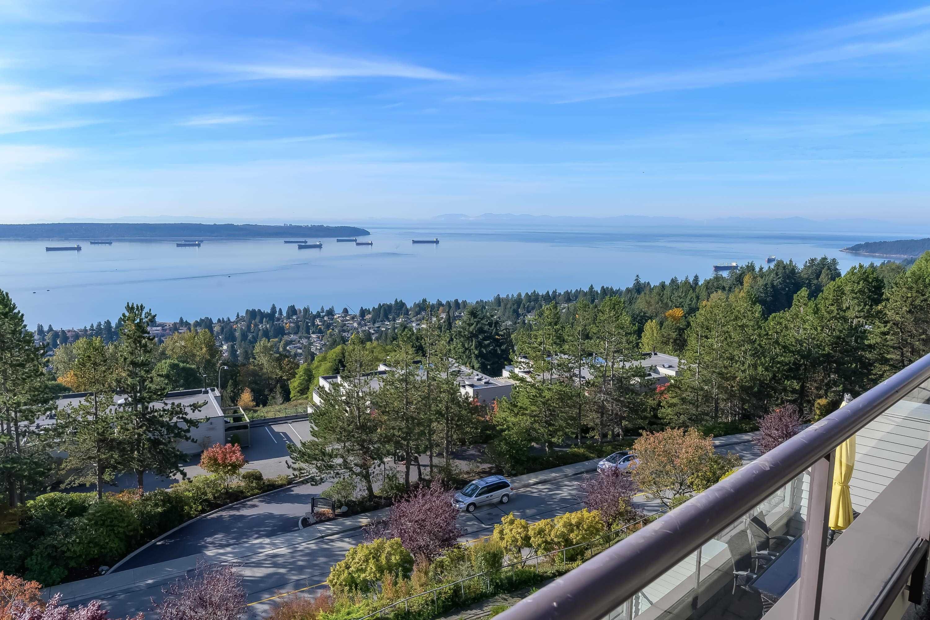 Main Photo: 43 2236 FOLKESTONE Way in West Vancouver: Panorama Village Townhouse for sale in "PANORAMA GARDENS" : MLS®# R2801385