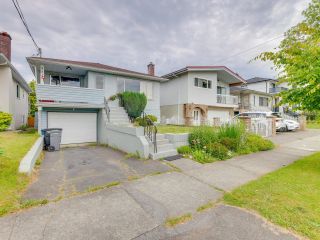Photo 3: 3215 WAVERLEY Avenue in Vancouver: Killarney VE House for sale (Vancouver East)  : MLS®# R2792867