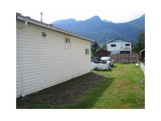 Photo 8: 38045 THIRD AVENUE in Squamish: Downtown SQ House for sale : MLS®# V1137366