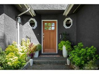 Photo 2: 2725 Cadboro Bay Rd in VICTORIA: OB Estevan House for sale (Oak Bay)  : MLS®# 681344