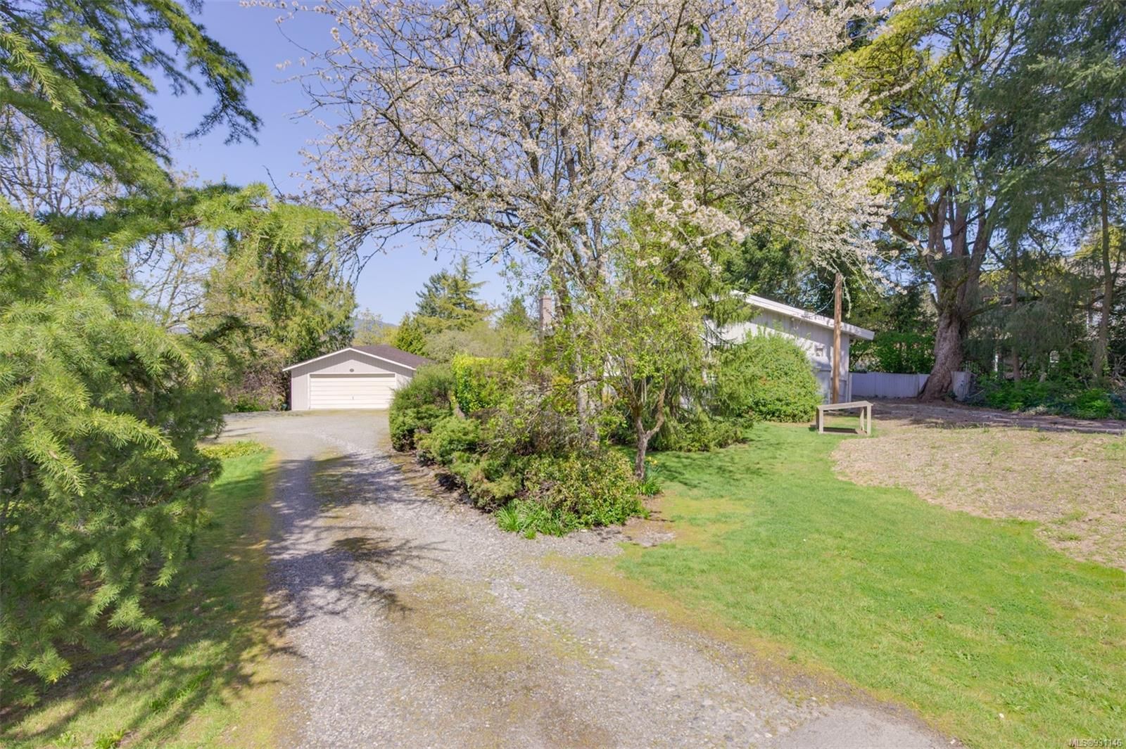 Main Photo: 1444 McTavish Rd in North Saanich: NS Airport House for sale : MLS®# 931146