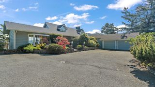 Photo 3: 3985 Tudor Ave in Saanich: SE Ten Mile Point House for sale (Saanich East)  : MLS®# 940957
