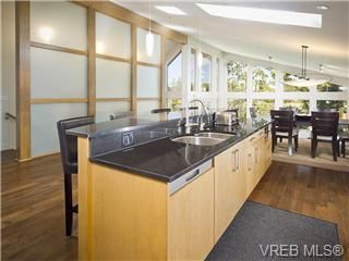 Photo 4: 1376 Treebank Rd. W. in Victoria: Es Kinsmen Park House for sale (Esquimalt)  : MLS®# 313295