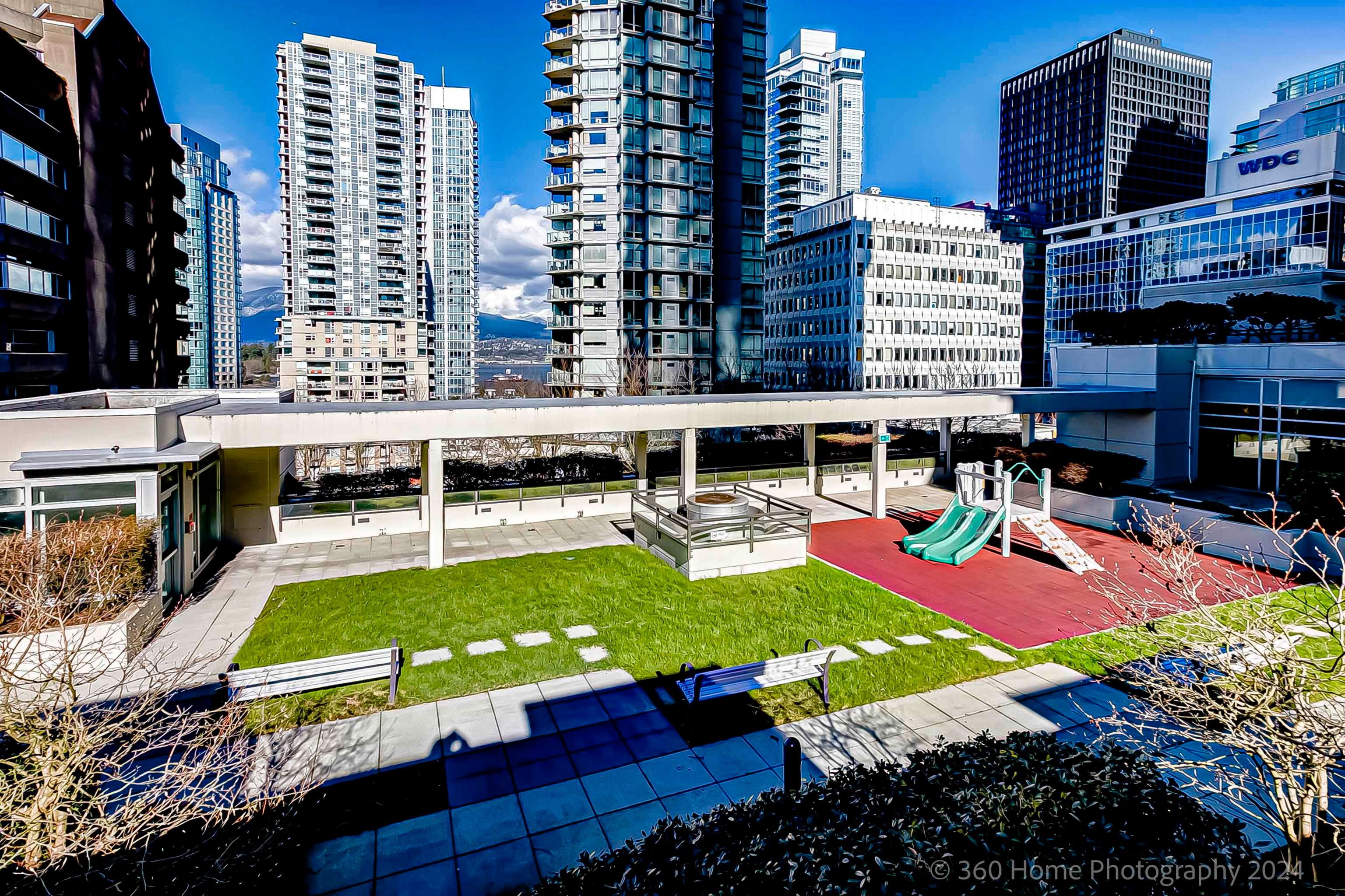 Main Photo: 303 1211 MELVILLE Street in Vancouver: Coal Harbour Townhouse for sale in "The Ritz" (Vancouver West)  : MLS®# R2857469