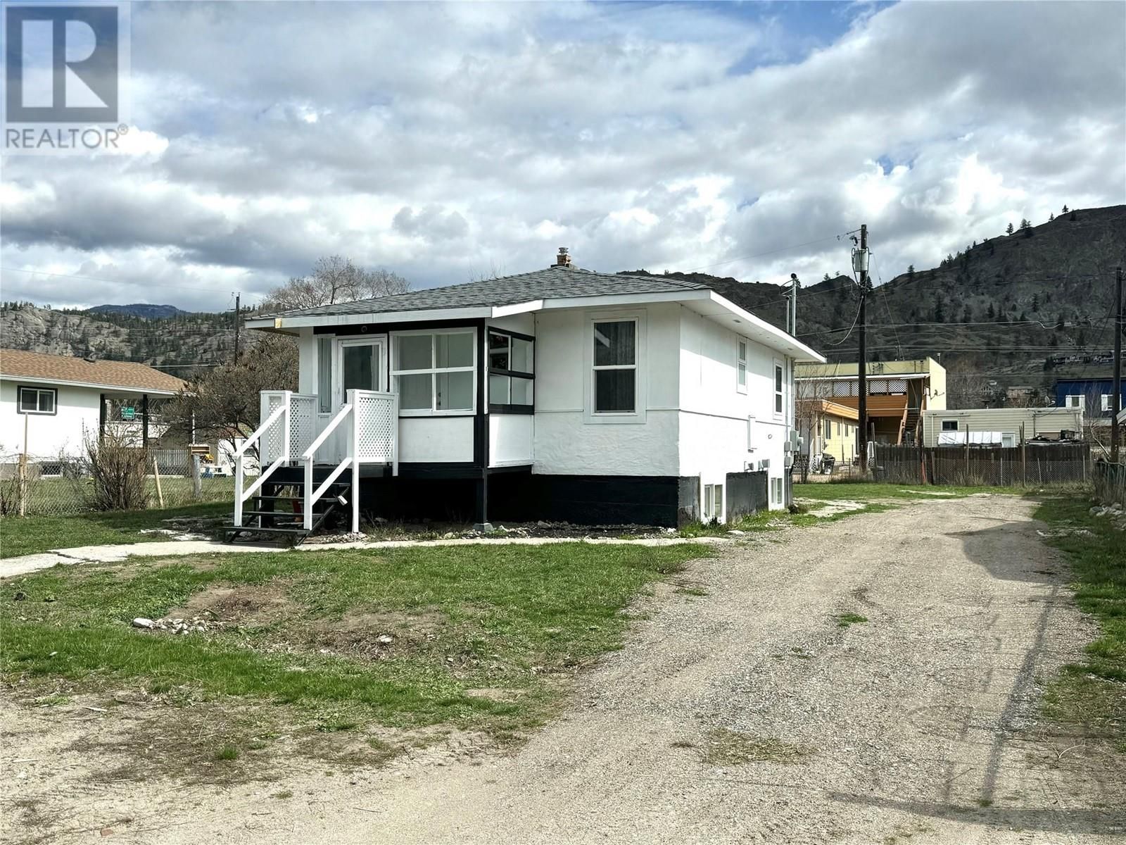 Main Photo: 1021 Willow Street in Okanagan Falls: House for sale : MLS®# 10308323