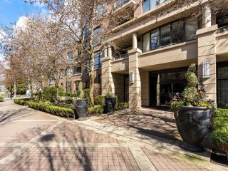 Photo 1: 602 170 W 1ST Street in North Vancouver: Lower Lonsdale Condo for sale in "ONE PARK LANE" : MLS®# R2765393