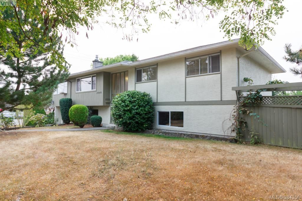 Main Photo: 2048 Melville Dr in SAANICHTON: Si Sidney North-East House for sale (Sidney)  : MLS®# 772514