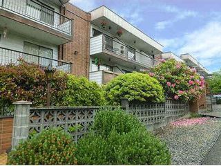 Photo 12: 221 2033 TRIUMPH Street in Vancouver: Hastings Condo for sale in "MACKENZIE HOUSE" (Vancouver East)  : MLS®# R2093555