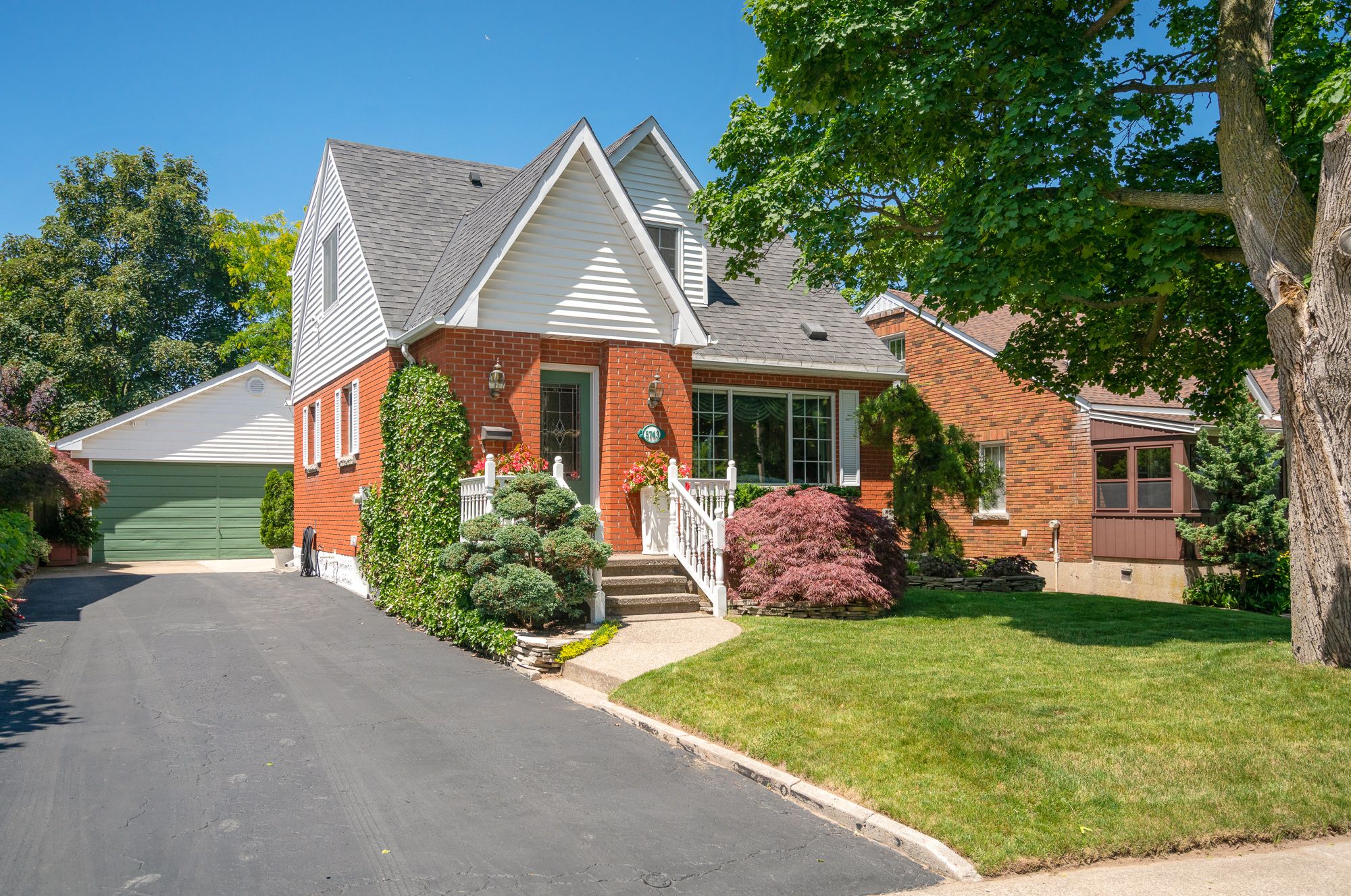 Main Photo: 5743 Lowell Avenue in Niagara Falls: House for sale : MLS®# 40269161