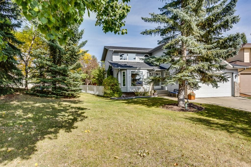 GREAT LOCATION SIDING ONTO A PARK AND ON A QUIET CUL DE SAC