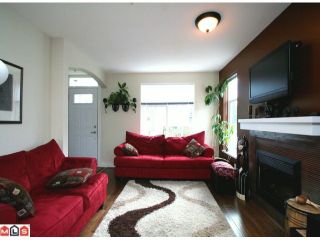Photo 2: 66 15833 26 Avenue in Surrey: White Rock Townhouse for sale : MLS®# F1103281