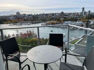 Photo 2: 1702 638 BEACH Crescent in Vancouver: Yaletown Condo for sale (Vancouver West)  : MLS®# R2871811