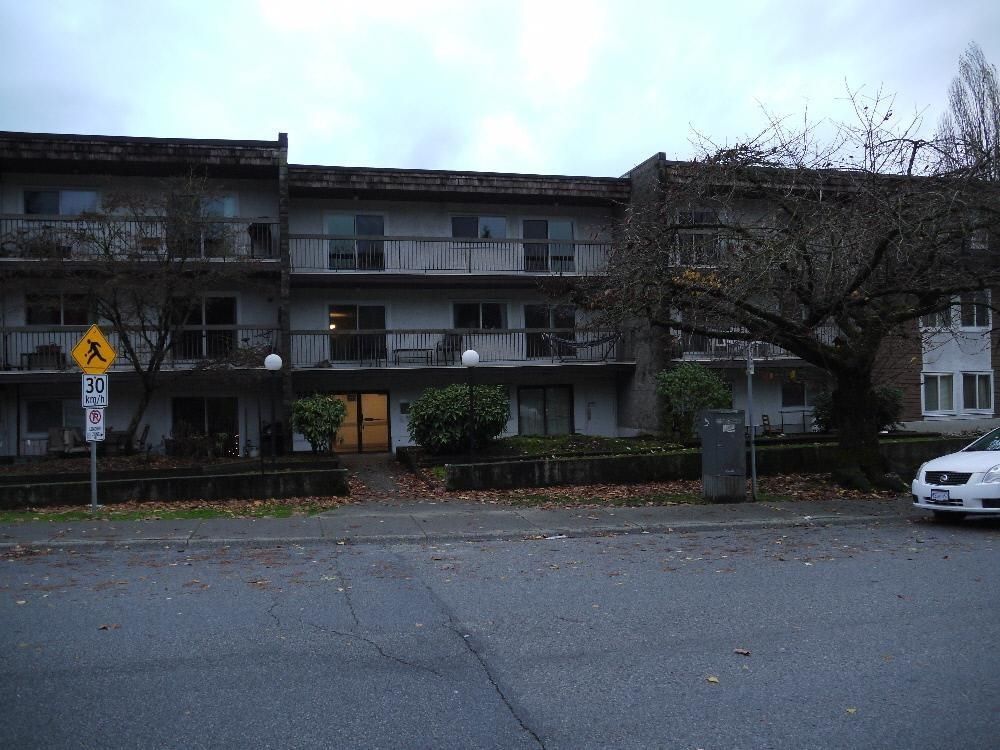 Main Photo: 302 33870 FERN Street in Abbotsford: Central Abbotsford Condo for sale in "Berry Park" : MLS®# R2638180