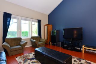 Photo 3: 1933 SOUTHMERE CRESCENT in South Surrey White Rock: Home for sale : MLS®# r2207161