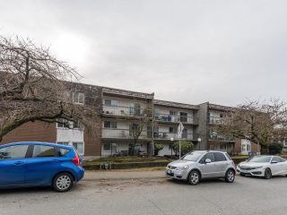 Photo 1: 111 33870 FERN Street in Abbotsford: Central Abbotsford Condo for sale in "Fernwood Manor" : MLS®# R2848848