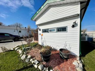Photo 2: 18 DELTA Crescent in St Clements: Pineridge Trailer Park Residential for sale (R02)  : MLS®# 202220491