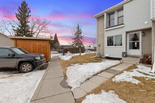 Photo 2: ALLENWOOD COURT: Airdrie Row/Townhouse for sale