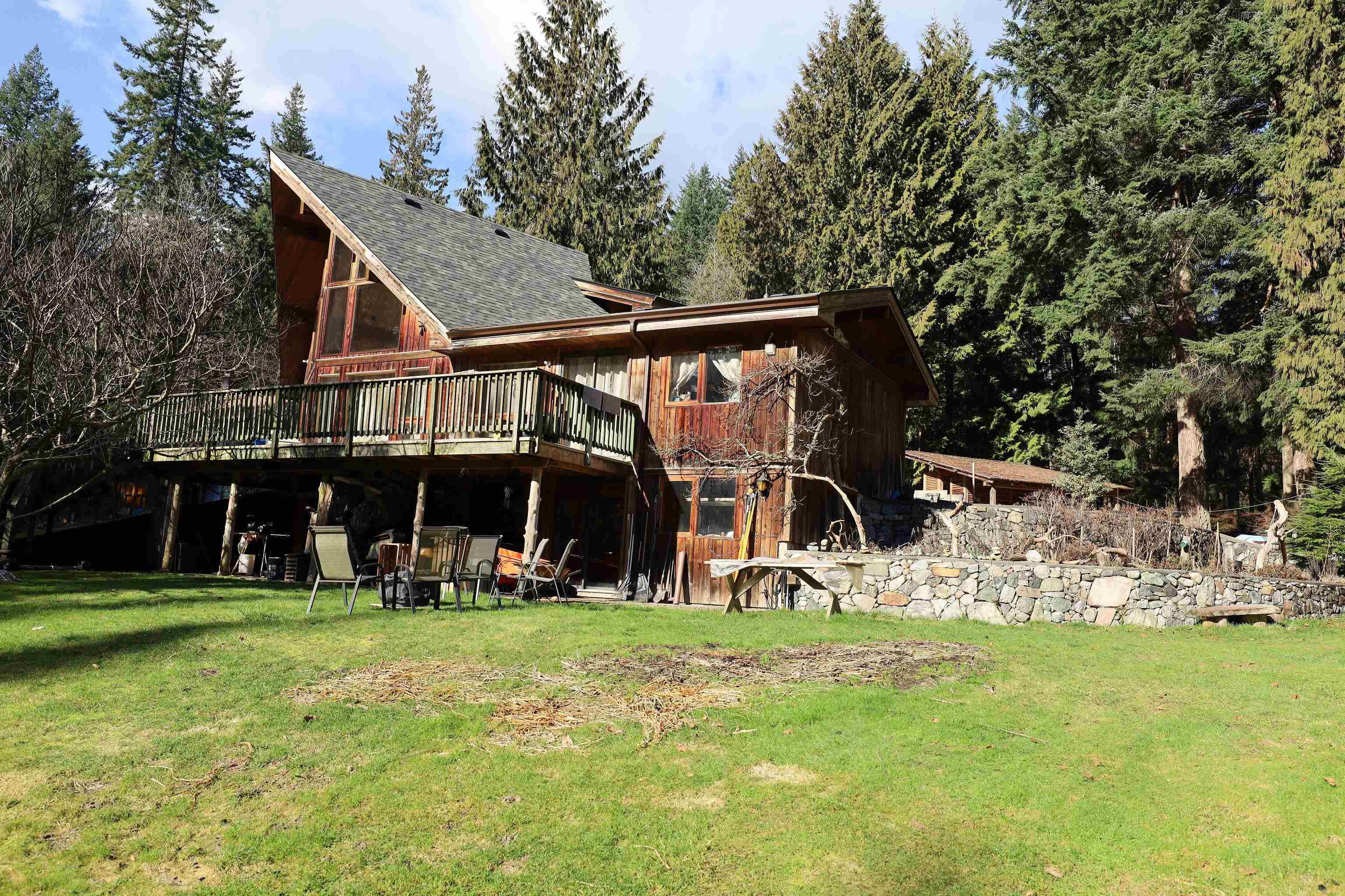 Main Photo: 899 CEMETERY Road in Gibsons: Gibsons & Area House for sale (Sunshine Coast)  : MLS®# R2657629