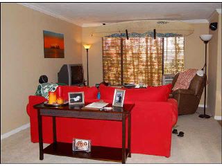Photo 2: PACIFIC BEACH Residential for sale : 1 bedrooms : 4750 Noyes St #125 in San Diego