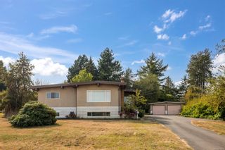 Photo 1: 8680 Lochside Dr in North Saanich: NS Bazan Bay House for sale : MLS®# 915051