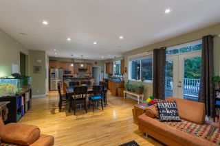 Photo 9: 1011 PENNYLANE Place in Squamish: Hospital Hill House for sale : MLS®# R2514779