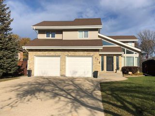 Photo 1: 95 Bramble Drive in Winnipeg: Charleswood Residential for sale (1G)  : MLS®# 202212450