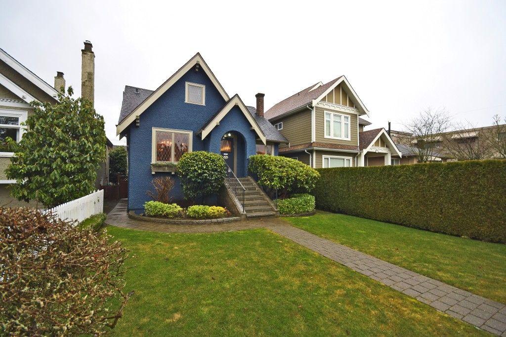 Main Photo: 2076 W 47th Avenue in Vancouver: Kerrisdale House for sale (Vancouver West)  : MLS®# V1048324