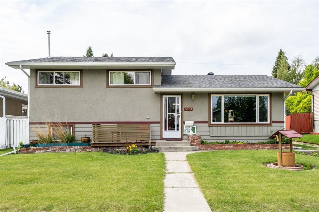 Main Photo: 3251 Boulton Road NW in Calgary: Brentwood Detached for sale : MLS®# A1115561