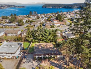 Photo 1: 2340 Departure Bay Rd in Nanaimo: Na Departure Bay Full Duplex for sale : MLS®# 898793