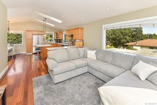 Photo 12: 1063 Chesterfield Rd in Saanich: SW Strawberry Vale House for sale (Saanich West)  : MLS®# 844474