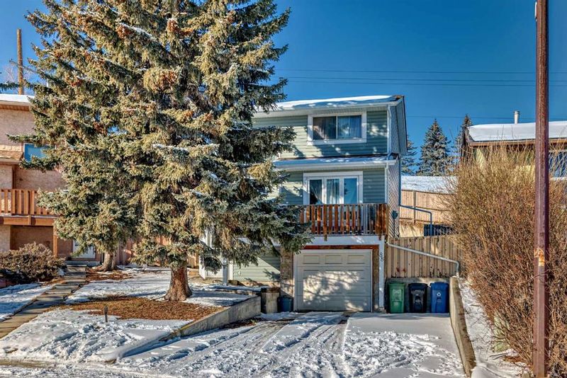 FEATURED LISTING: 88 Ogmoor Crescent Southeast Calgary