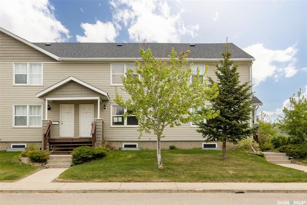 Main Photo: 2 209 Camponi Place in Saskatoon: Fairhaven Residential for sale : MLS®# SK902572