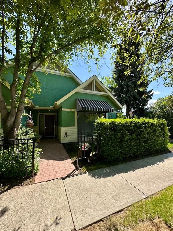 Main Photo: 1746 25th Street SW in Calgary: Shaganappi Row/Townhouse for sale : MLS®# A2051924