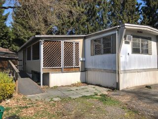 Photo 1: 9 201 CAYER Street in Coquitlam: Maillardville Manufactured Home for sale in "WILDWOOD PARK" : MLS®# R2354324