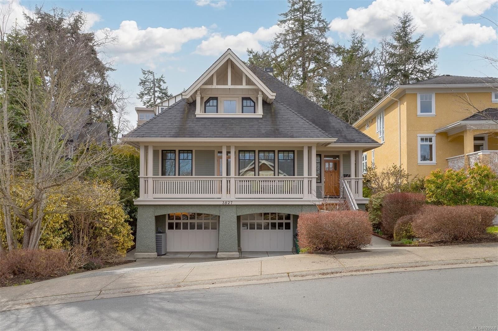 Main Photo: 3827 South Valley Dr in Saanich: SW Strawberry Vale House for sale (Saanich West)  : MLS®# 929068