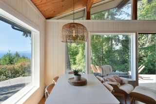 Photo 10: 1440 VELVET Road in Gibsons: Gibsons & Area House for sale in "Upper Bonniebrook" (Sunshine Coast)  : MLS®# R2811048