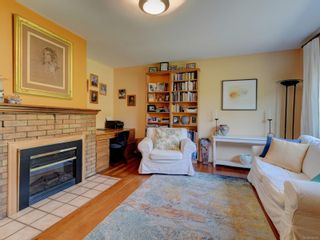 Photo 3: 2760 Belmont Ave in Victoria: Vi Oaklands House for sale : MLS®# 915716