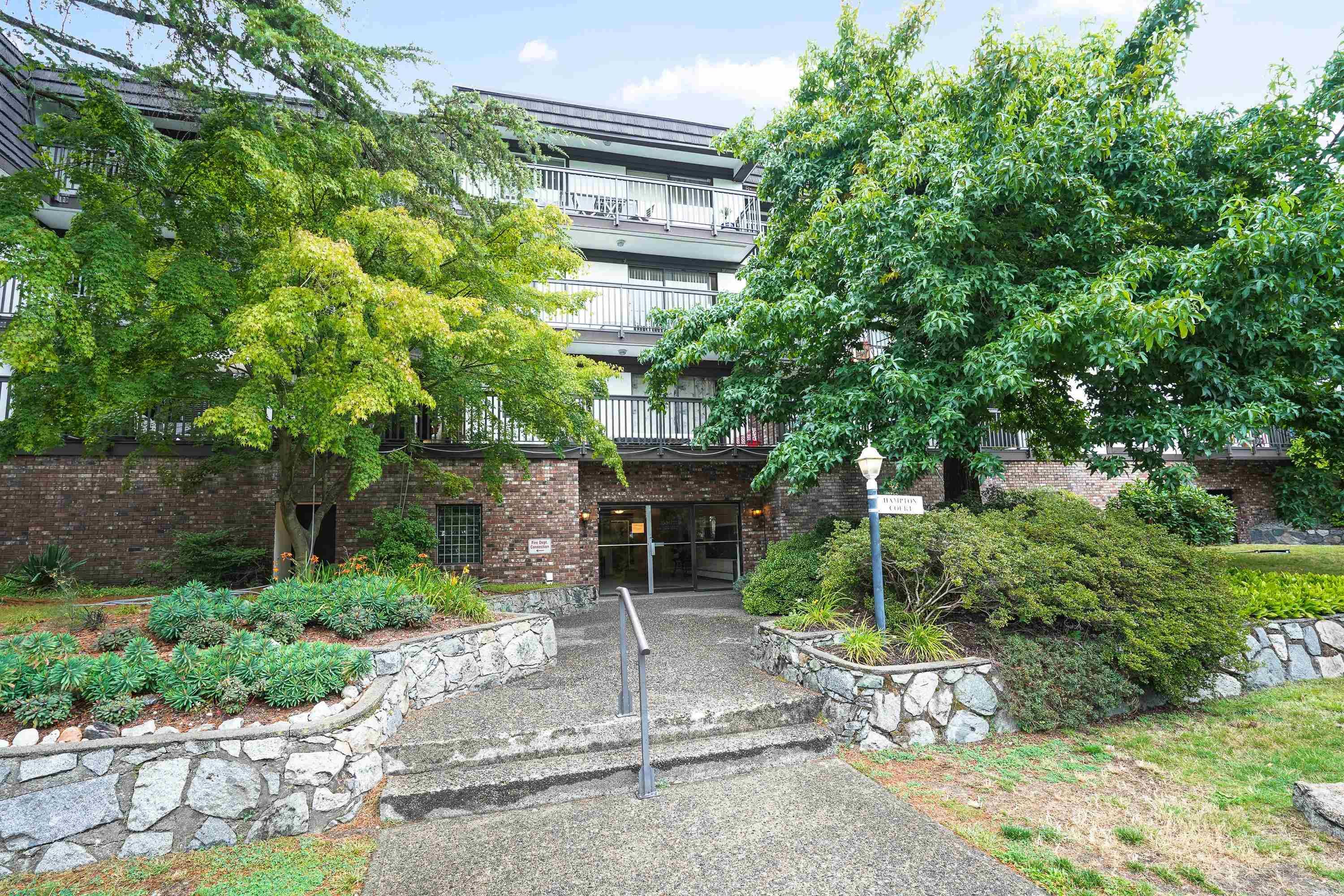 Main Photo: 208 270 WEST 3RD Street in North Vancouver: Lower Lonsdale Condo for sale in "Hampton Court" : MLS®# R2615758
