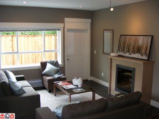 Photo 2: # 9 7298 199A ST in Langley: Willoughby Heights Condo for sale in "YORK" : MLS®# F1015159