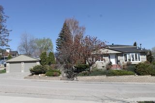 Photo 2: 1303 Hamilton Street NW in Calgary: St Andrews Heights Detached for sale : MLS®# A2047660