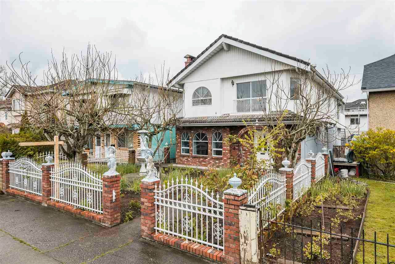 Main Photo: 5984 E VICTORIA Drive in Vancouver: Killarney VE House for sale (Vancouver East)  : MLS®# R2571656