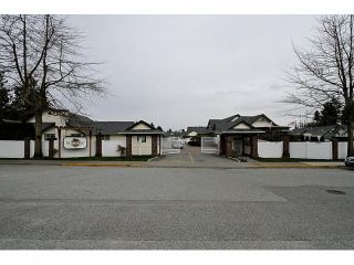 Photo 2: 115 19649 53RD Avenue in Langley: Langley City Townhouse for sale in "Huntsfield Green" : MLS®# F1406703