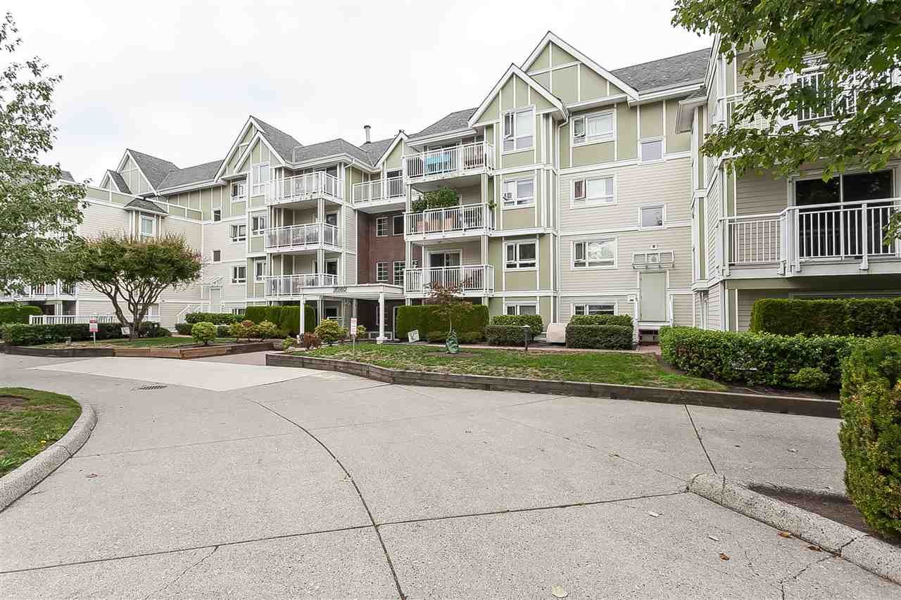 Main Photo: 205 20189 54 Avenue in Langley: Langley City Condo for sale in "Catalina Gardens" : MLS®# R2403720